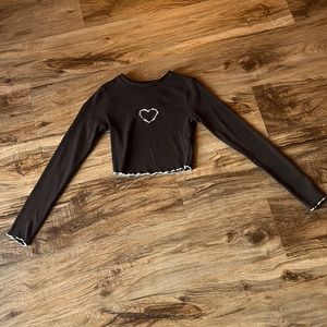 in love with this long sleeve from Garage! PERFECT condition and super cute!! 💕